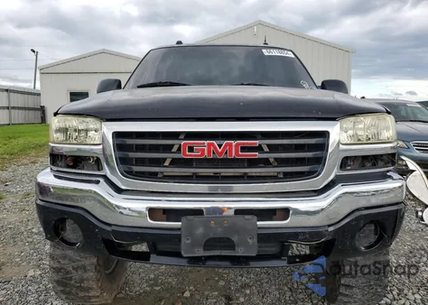 2005 GMC New Sierra K1500 z USA, uszkodzony, nr VIN 2GTEK13T751118702